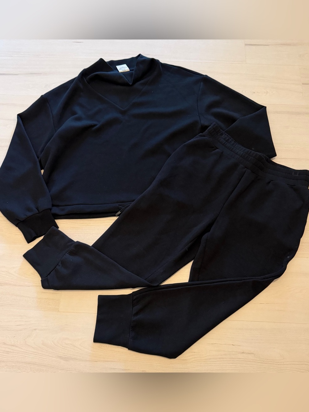 Varley Women’s Black Mock Sweatshirt and Jogger Set TOP IS XL BOTTOMS L